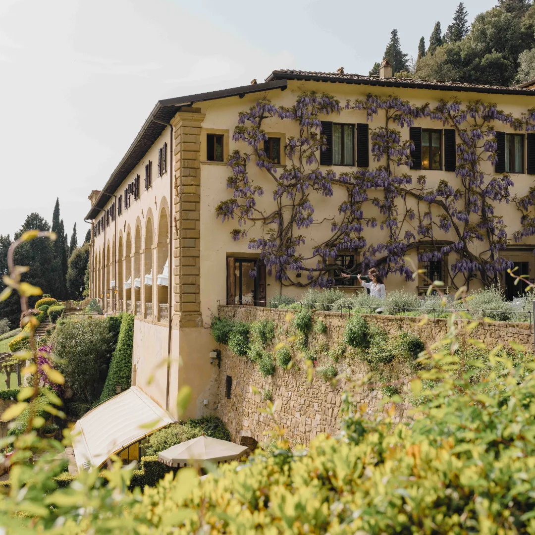 Das Bild zeigt eine Aussenansicht der Villa San Michele bei dem Anbieter Rselection